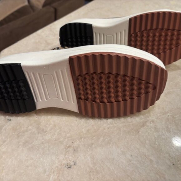 Tiger stripe platform sneakers - Size 8 - Picture 2 of 3